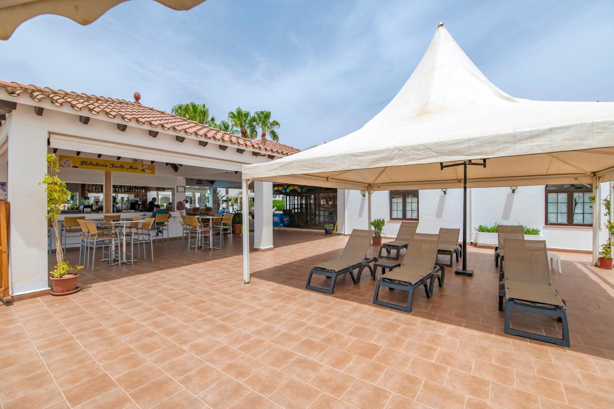 Siesta Mar One Bedroom Apartments Cala En Porter  Exterior photo